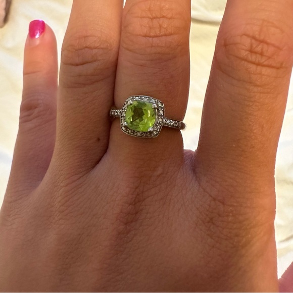 Birthstone (Peridot) Ring - Picture 6 of 6